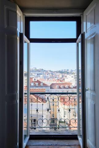 Central & Calm With Great View Lisbon Exterior photo